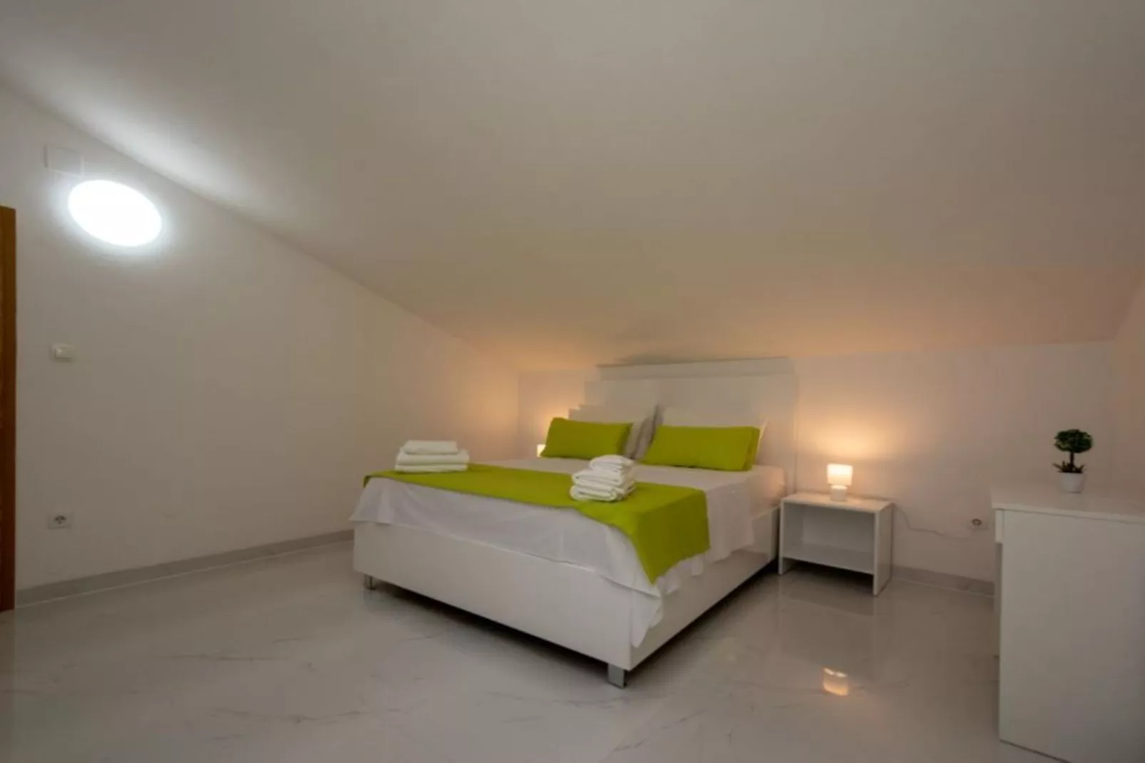 Villa Tomi - Double Room With Sea View (3)-Bedroom