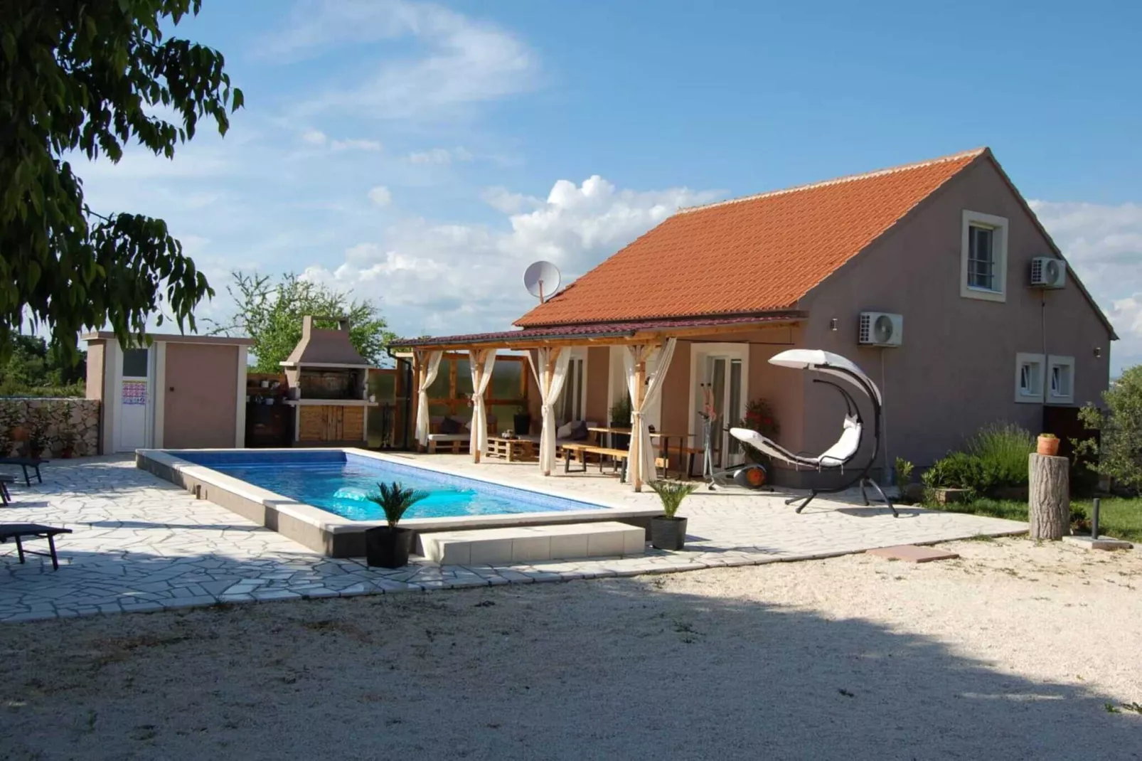 Holiday Home Luca-Swimming pool