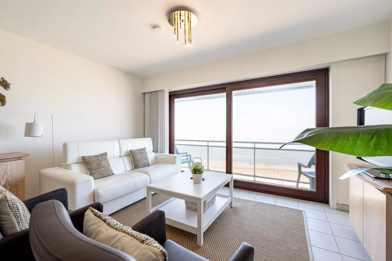 LECOMTE 9B-Living room