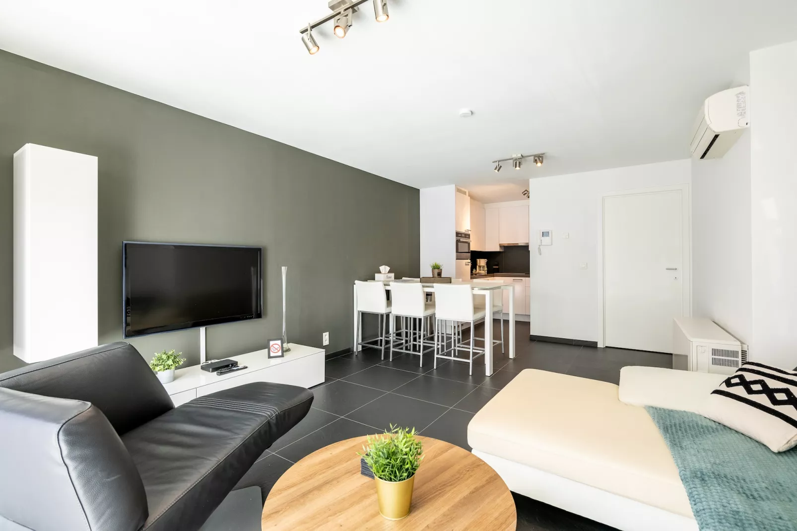SEAGARDEN VILLAGE 003 0001-Wohnzimmer