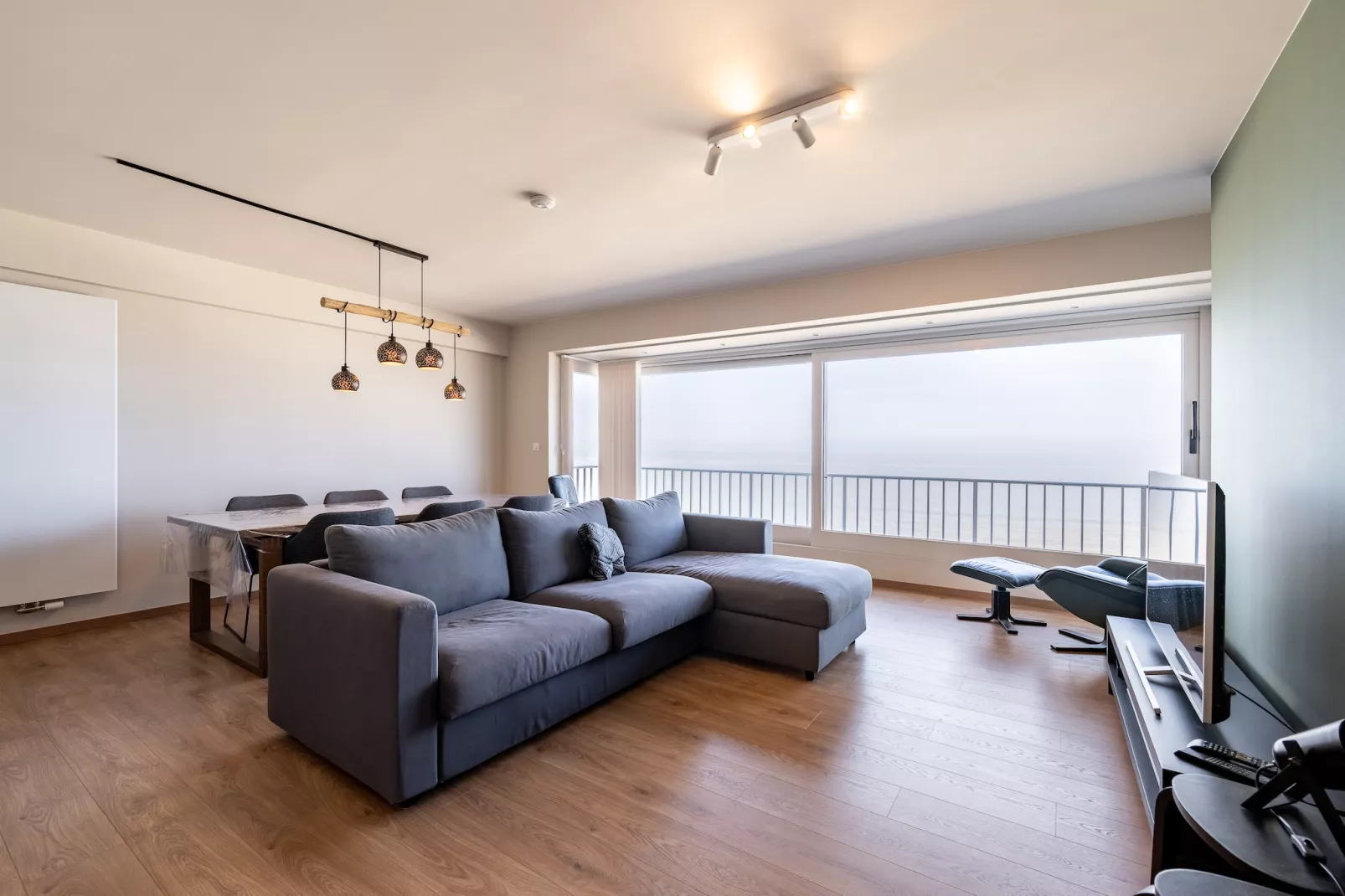 IRIS ZD 16-Living room