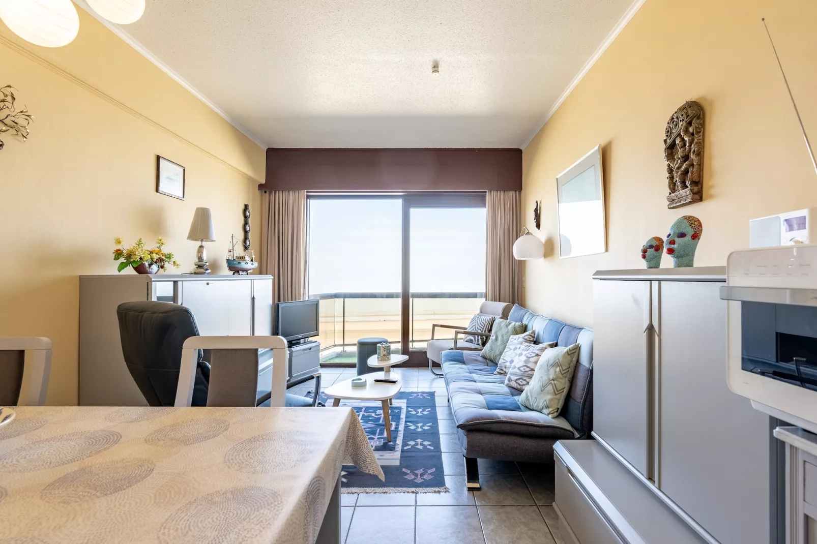 MALIBU BEACH III 7C-Living room