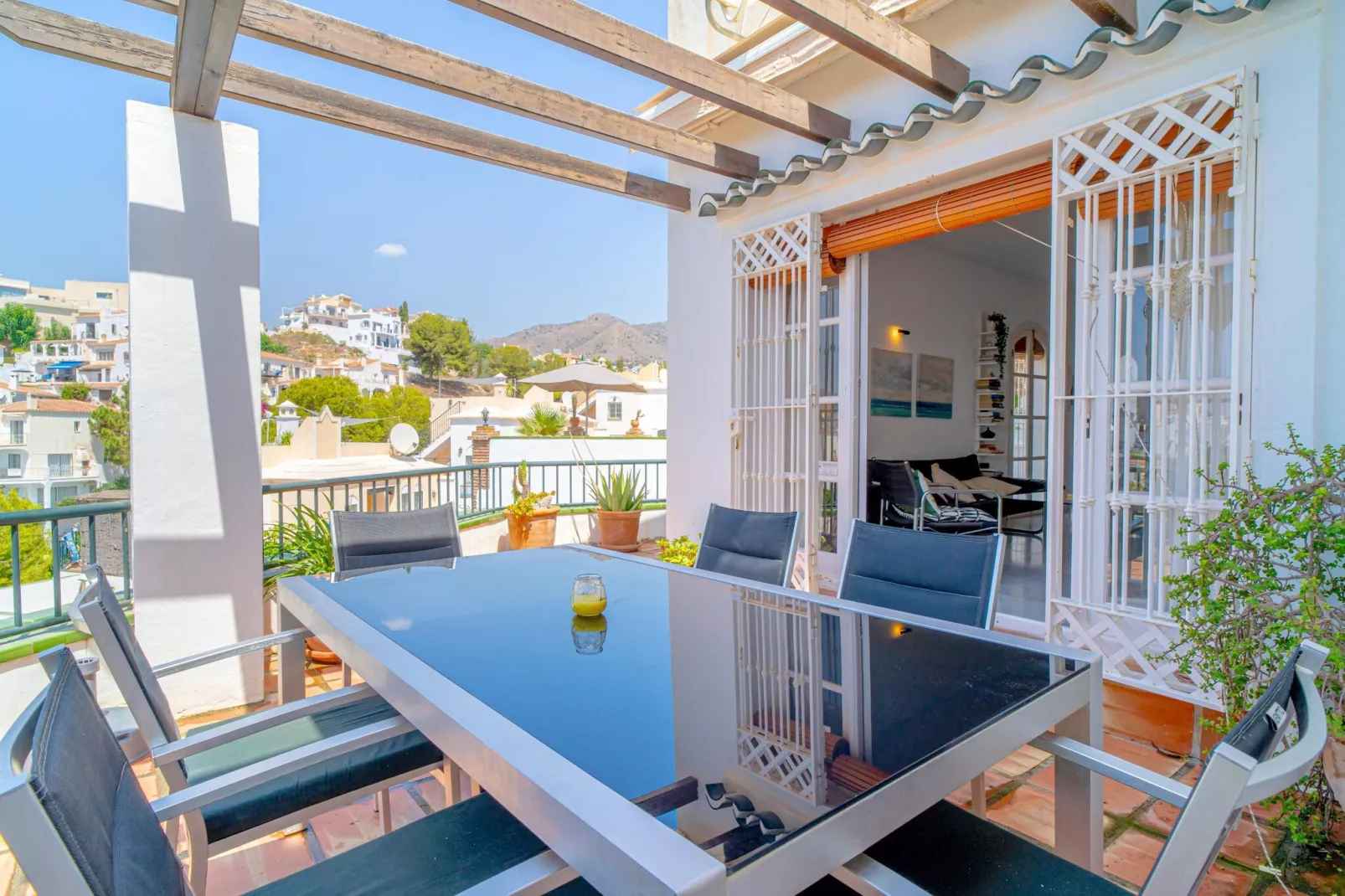 Casa Corazon Burriana by Casasol-Salle à manger
