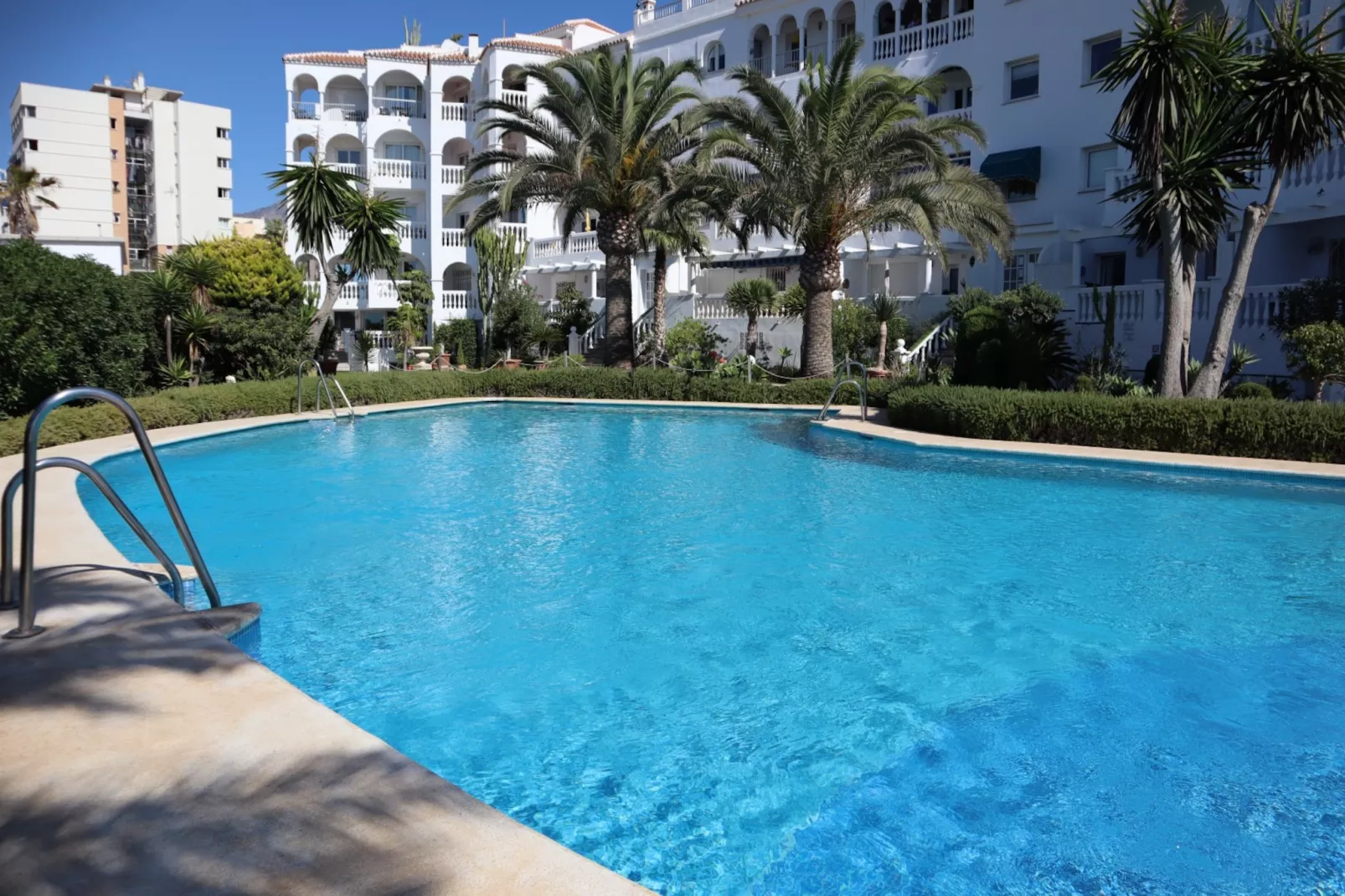 Stella Maris Beachfront 1A by Casasol-Piscine