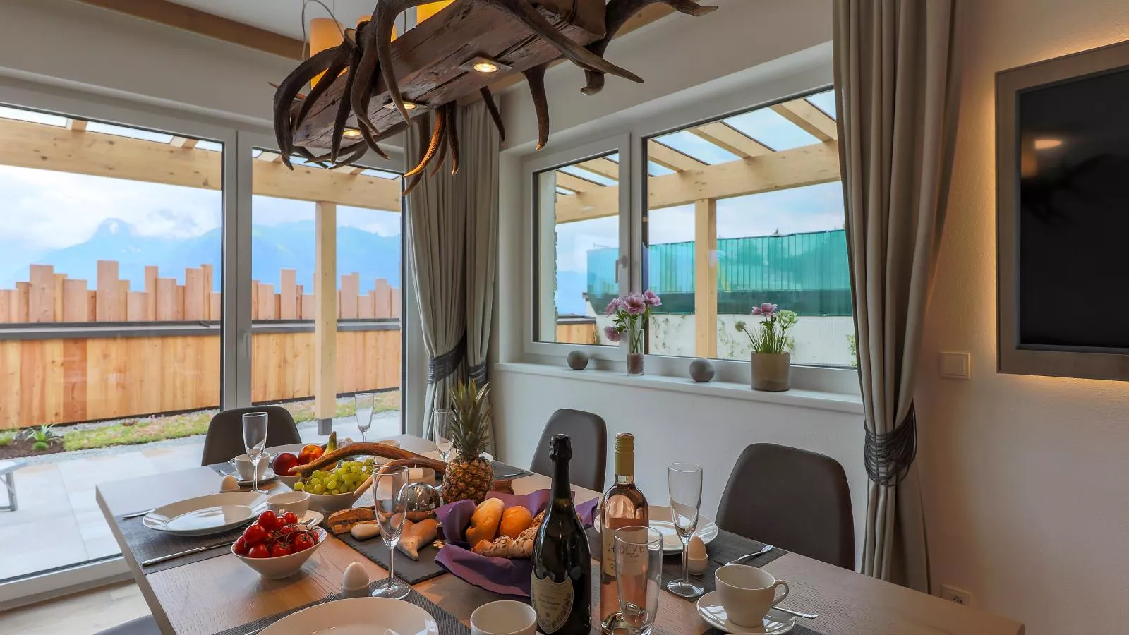 Kitzbüheler Alpenlodge Top A3-Dining room