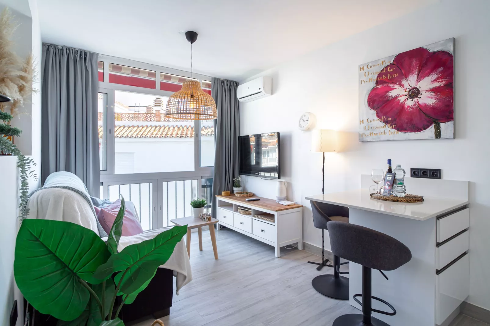 Central Studio by Casasol-Salon