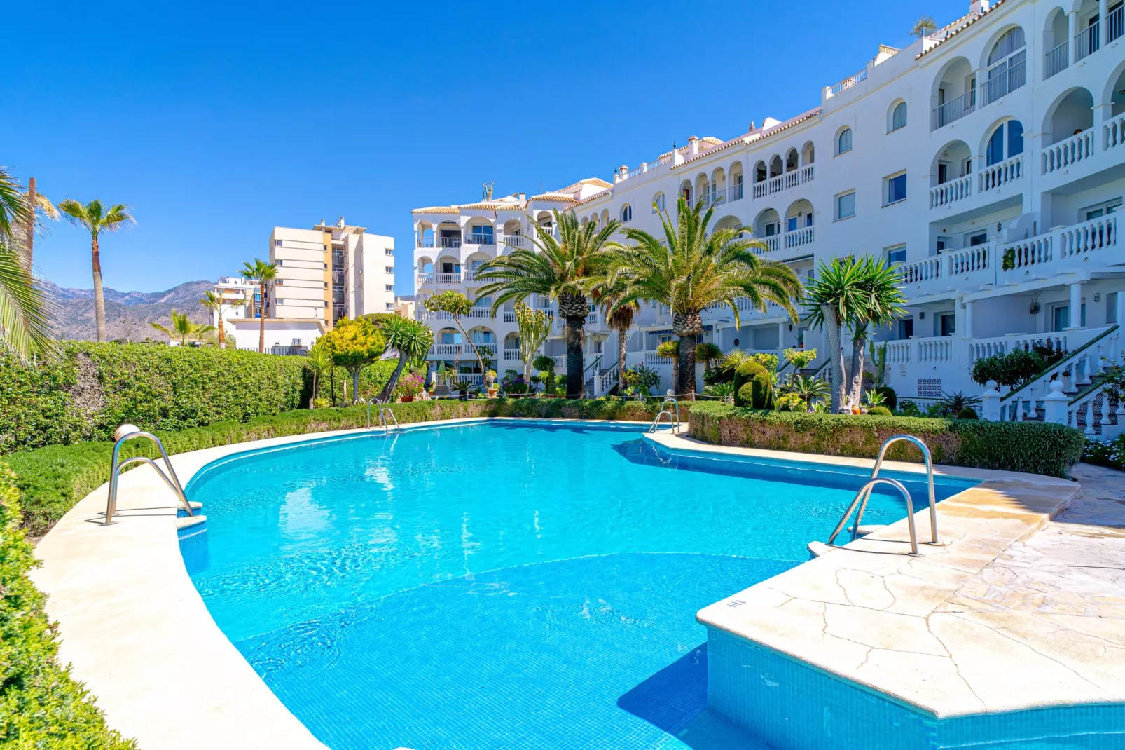 Stella Maris Beachfront 2J by Casasol-Schwimmbad