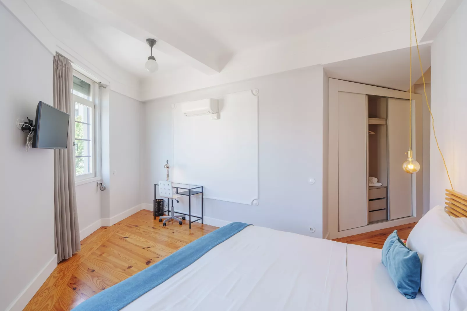 Feel Porto Downtown Art Tile-Bedroom