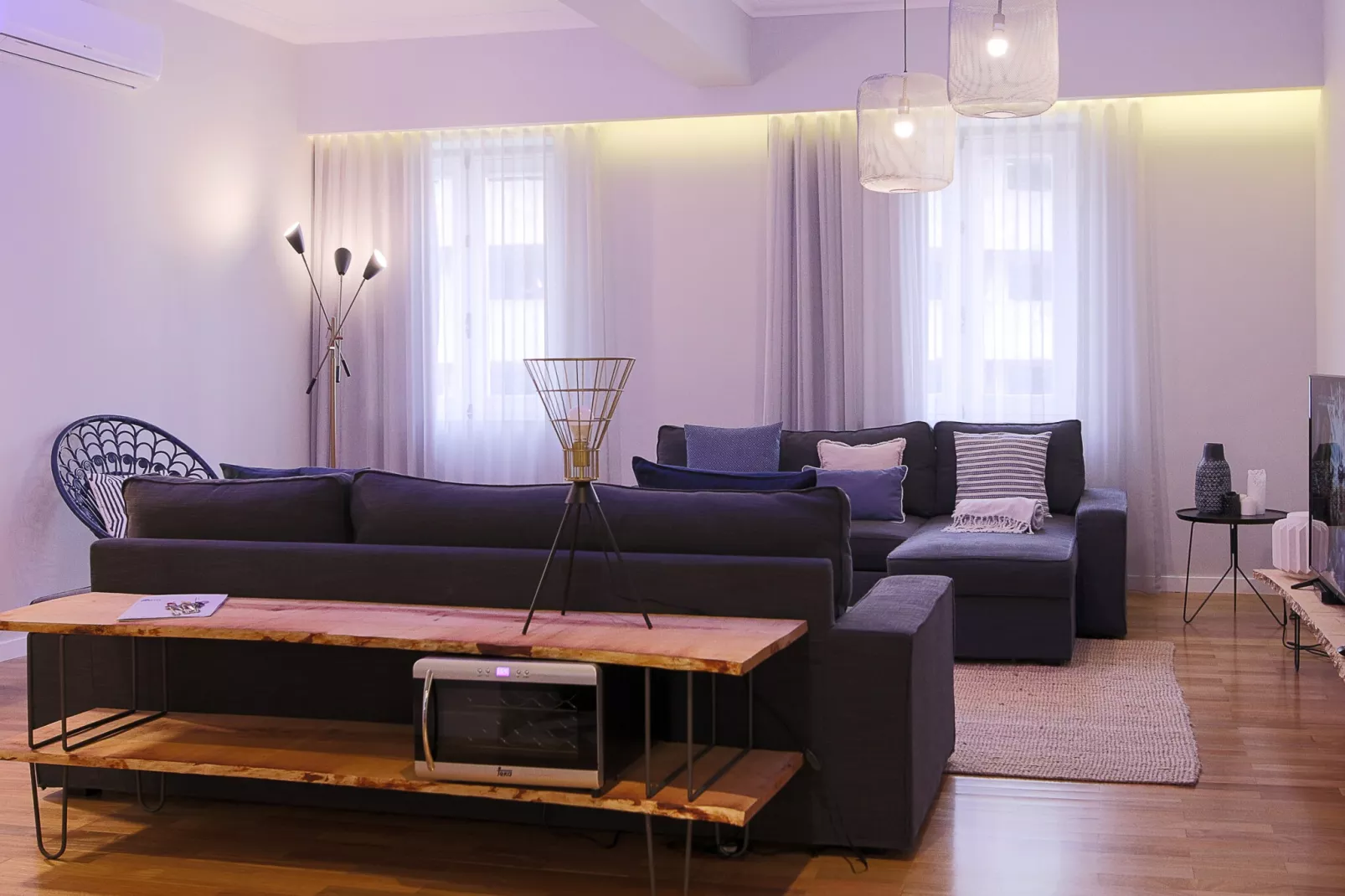 Feel Porto Merlot Townhouse-Living room
