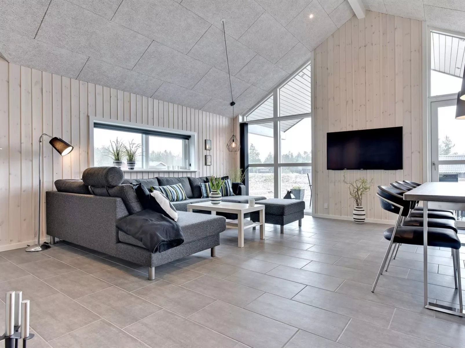 "Hwithoveth" - 1.4km from the sea-Drinnen