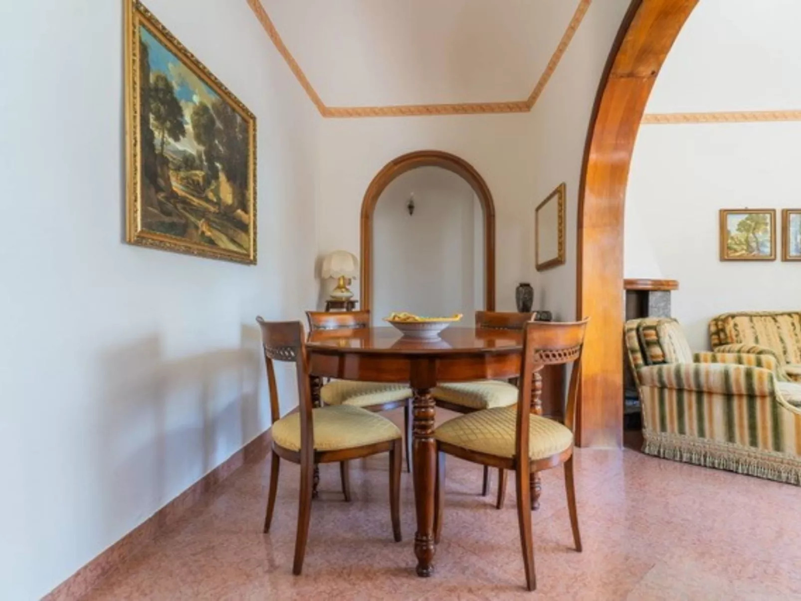 Roseto Down Town-Inside