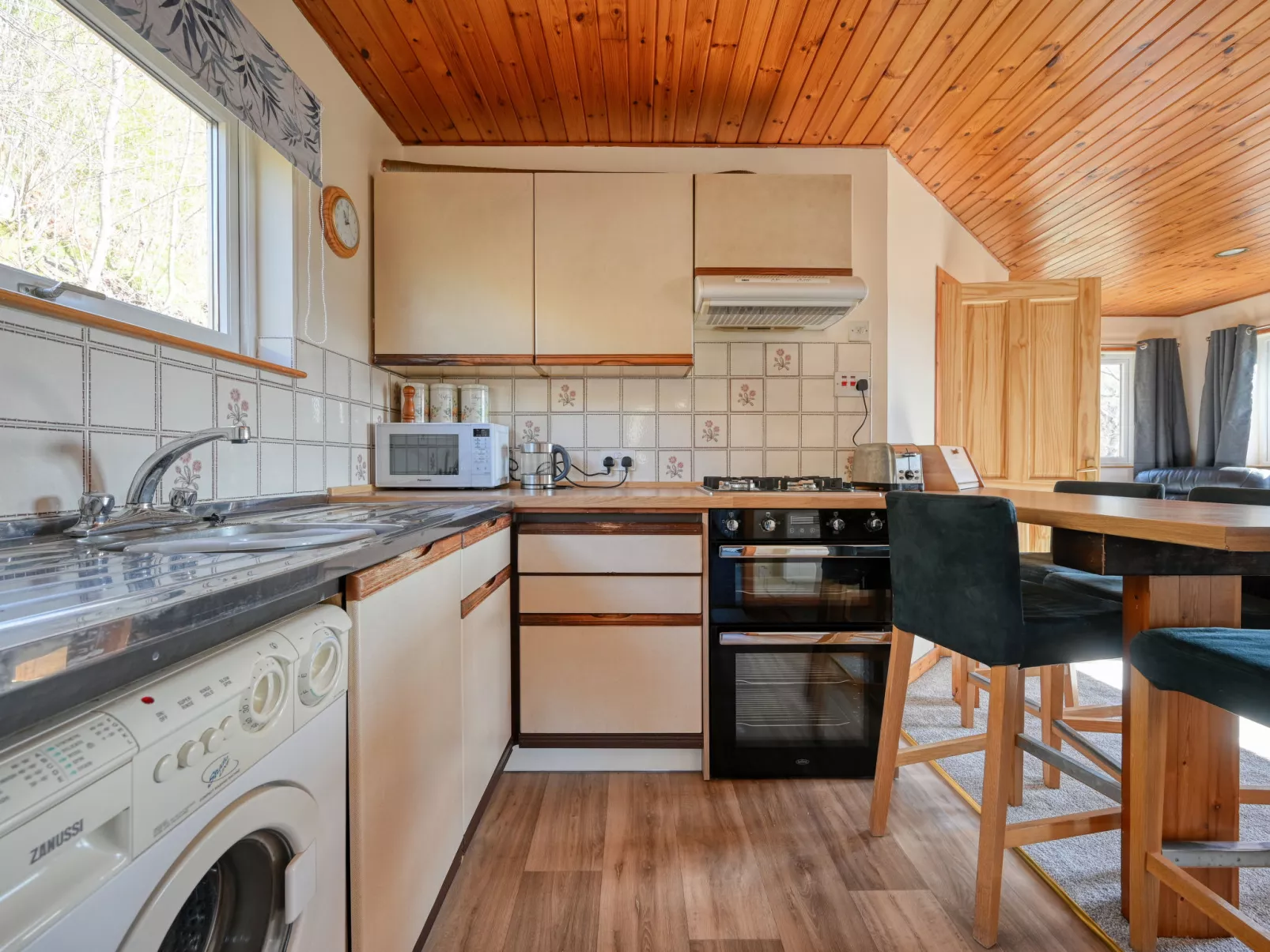 Cherrytree Farm-Inside