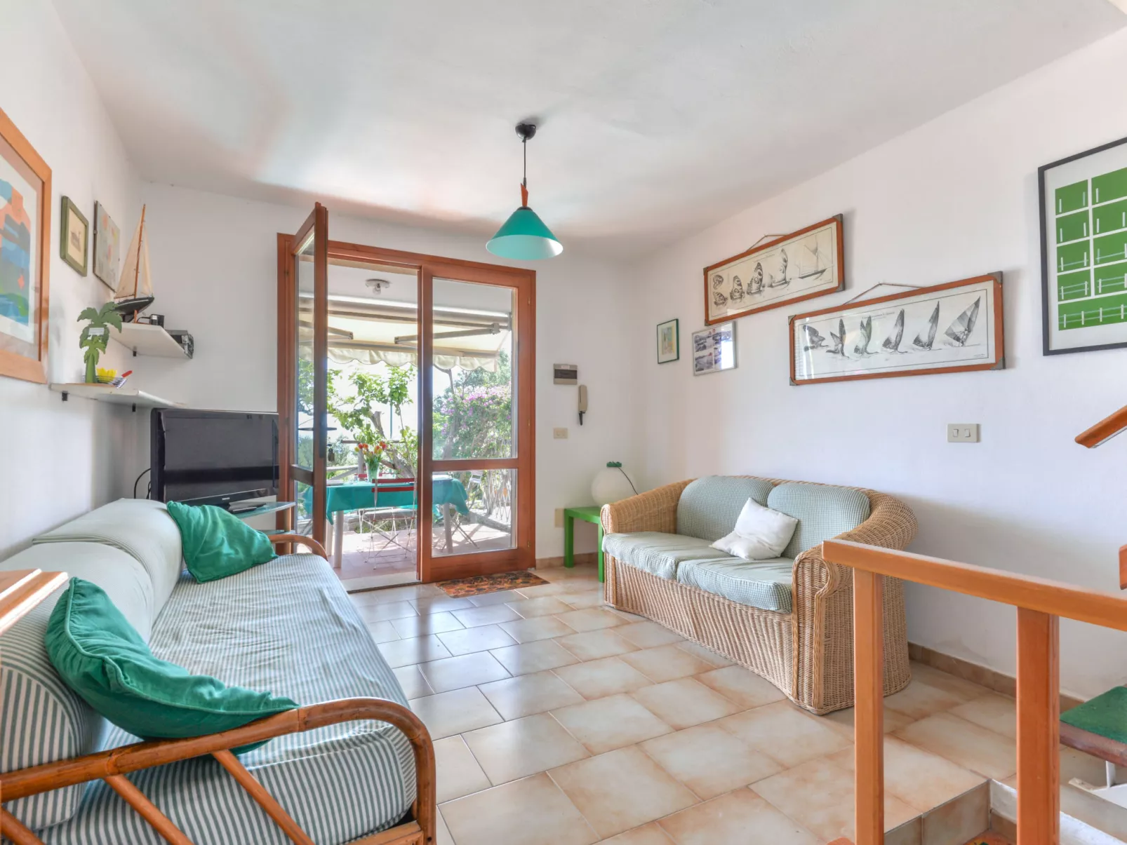 Sunny House-Dedans