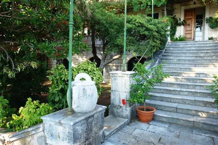 Villa Iveta - Triple Room with Private External Bathroom (Marija)-Extérieur
