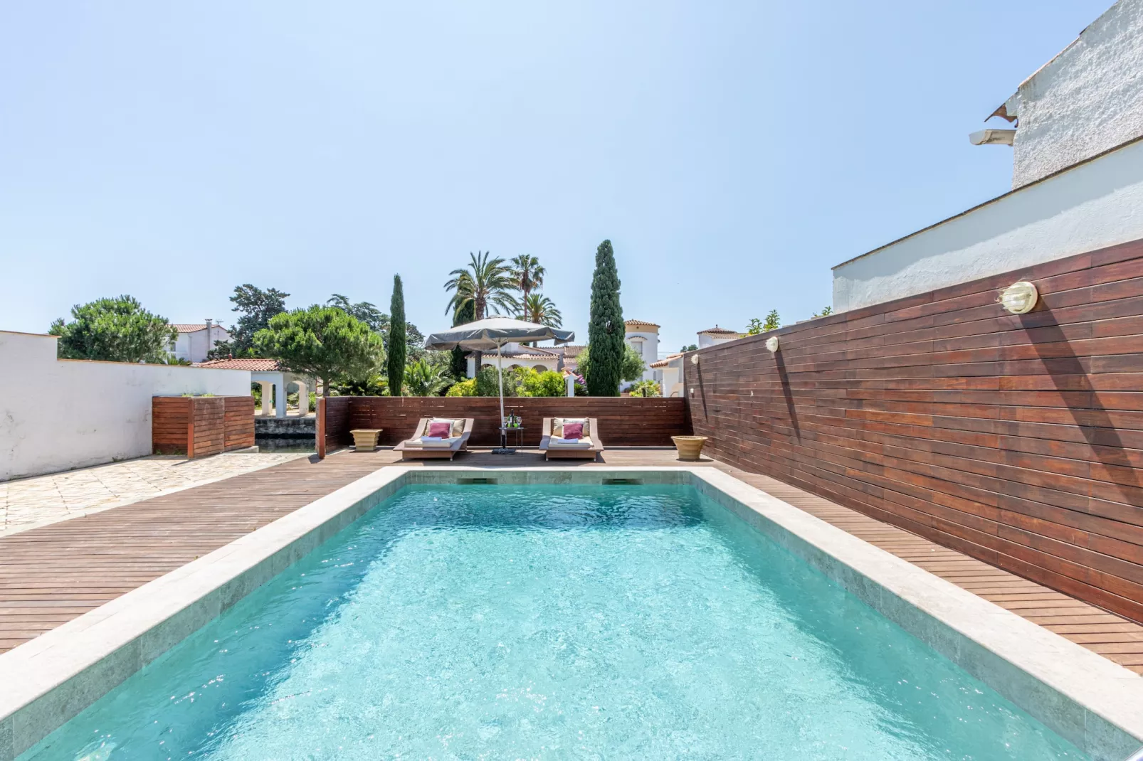 0106-LLOBREGAT 15 A-Swimming pool