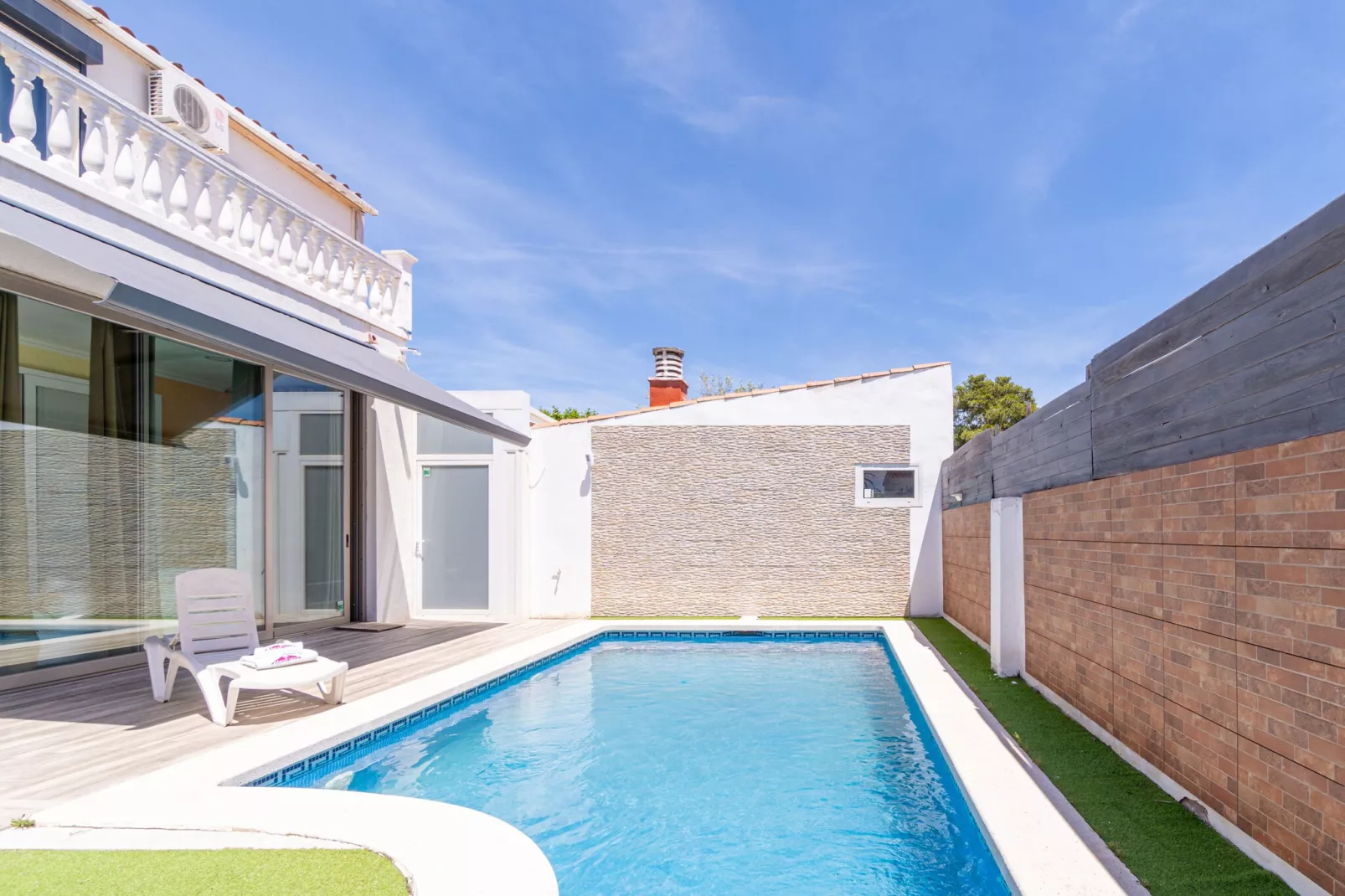 0125-MONTGRI 18-Swimming pool