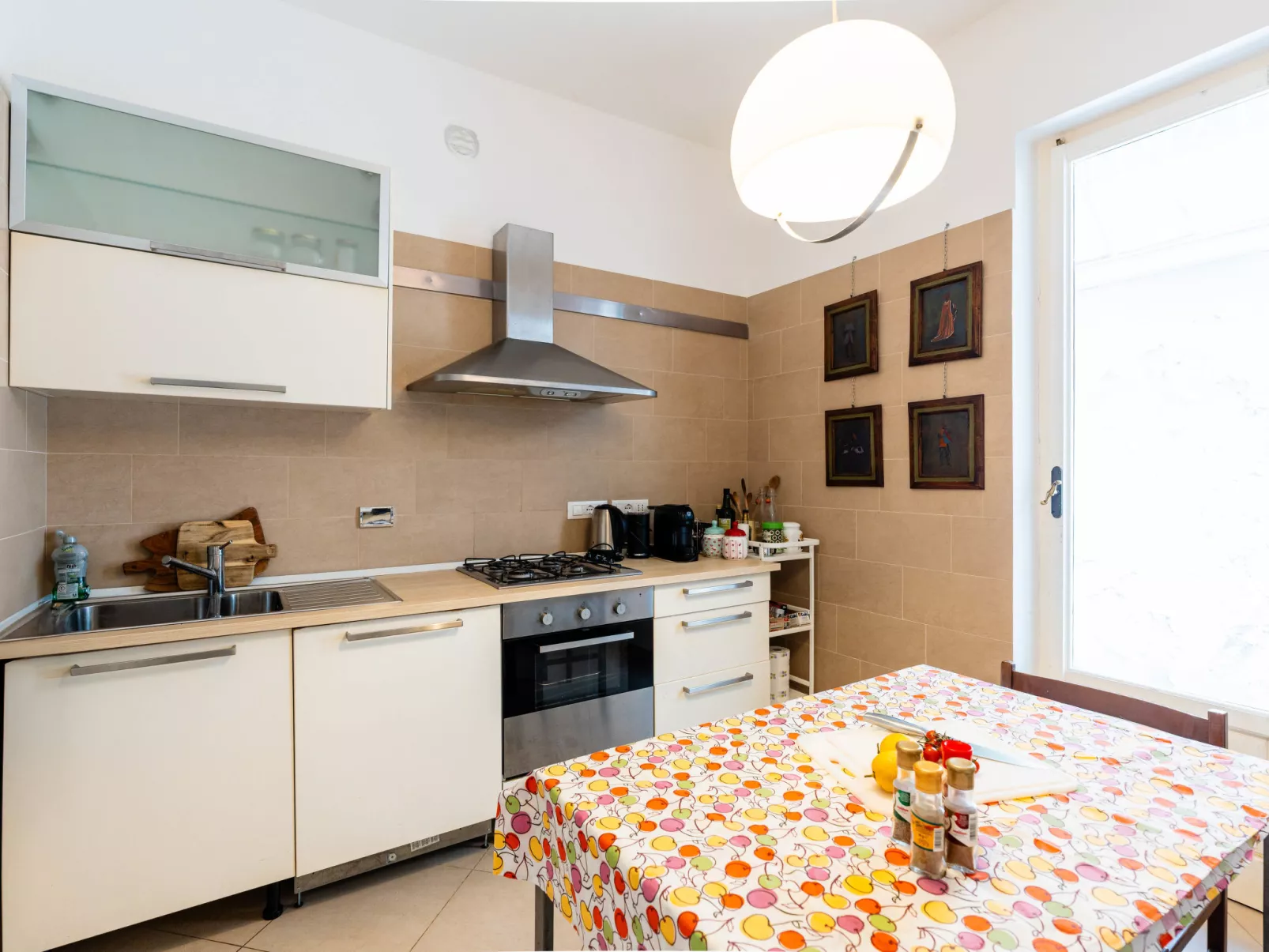 Villa Girasole-Inside