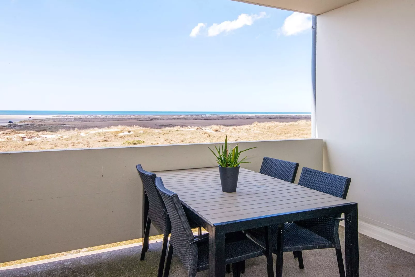 2 room w/seaview