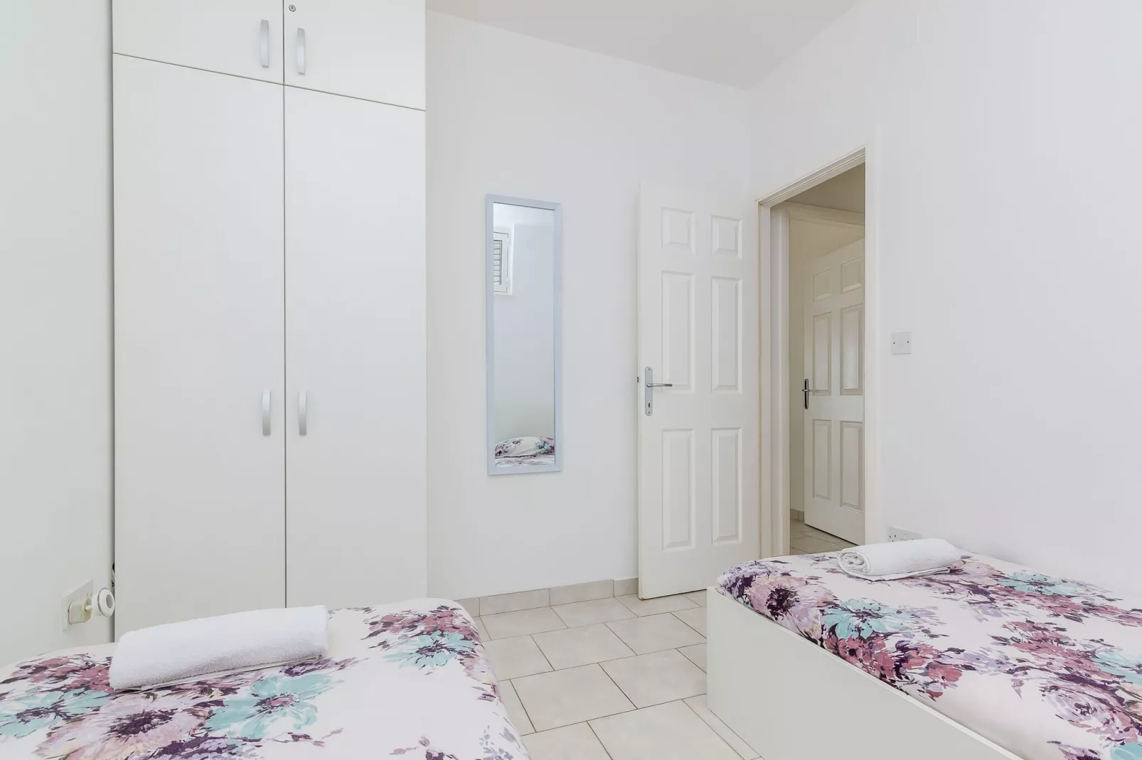 Apartment Franceska -Two-Bedroom Apartment with Terrace and Sea View-Chambre
