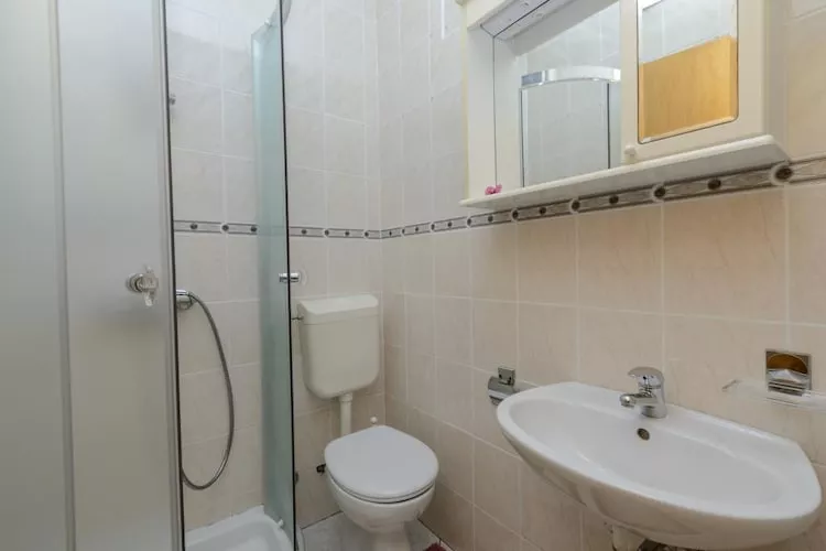 Oreb Dream Apartments - Two Bedroom Apartment with Terrace and Sea View (Apartment 4)-Bathroom
