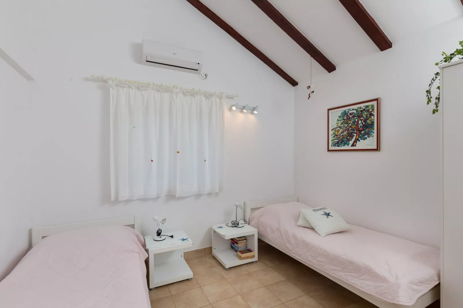 Holiday Home Jekavac -Three Bedroom Apartment with Terrace and Sea View-Chambre