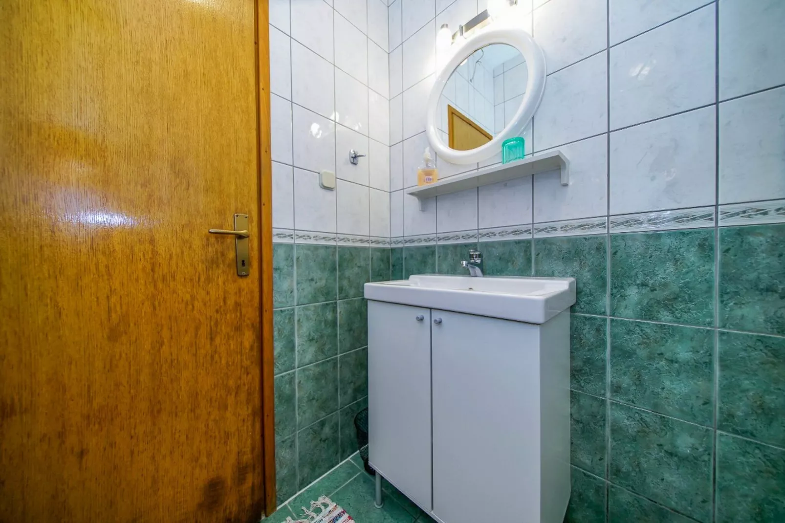 Apartments Anelić- Comfort One Bedroom Apartment with Terrace and Sea View A1-Bathroom