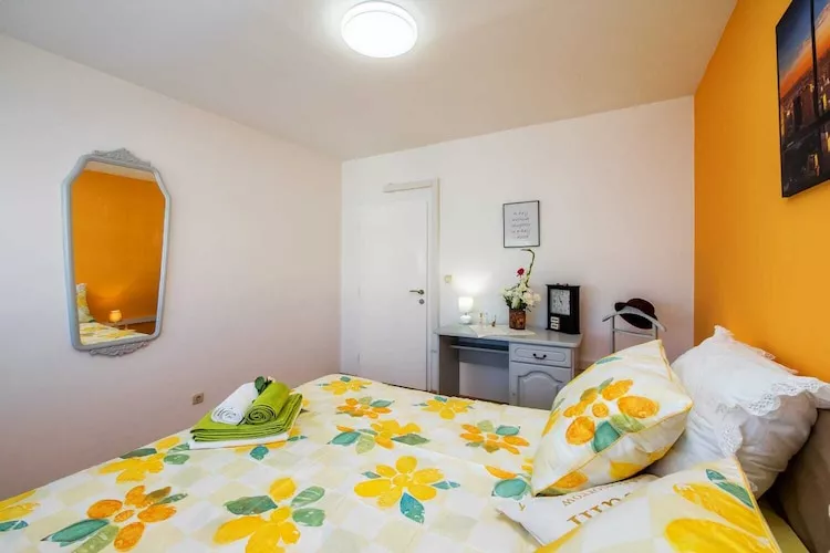 Luxury Split Center Apartment - Two Bedroom Apartment with Balcony-Chambre