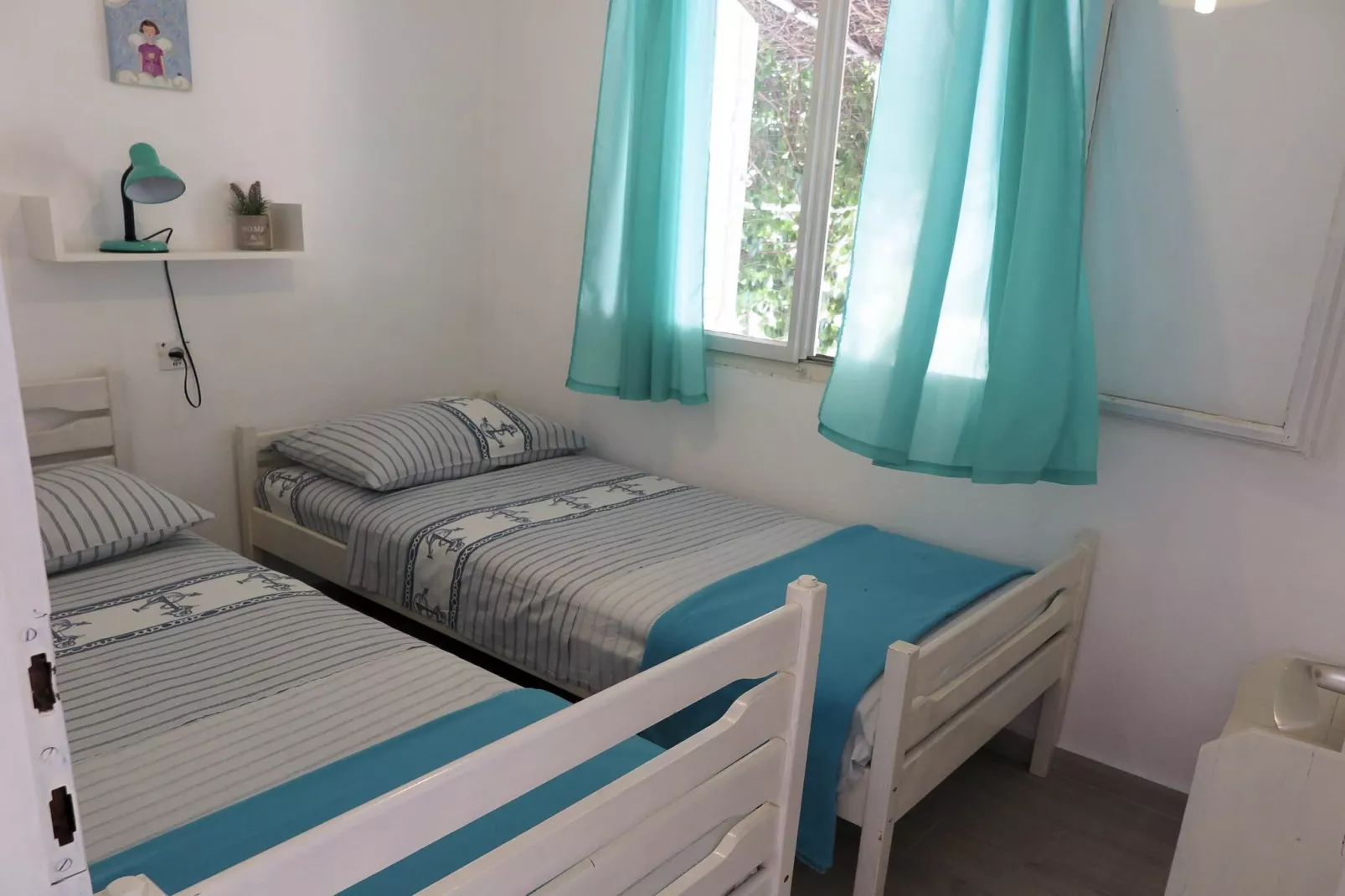 Holiday Home Maja - Four bedroom house with sea view-Chambre