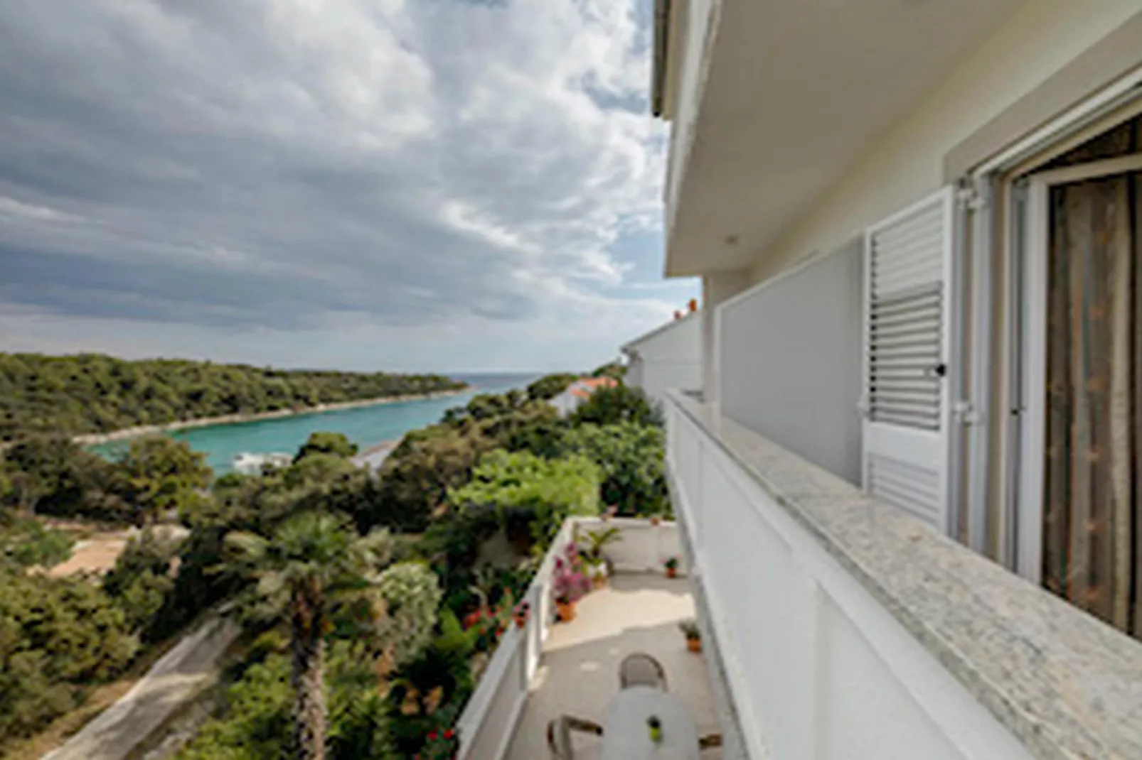 Apartments & Rooms Green Bay - Double Room with Balcony and Sea View (Room 2)-Terrasse/Balkon