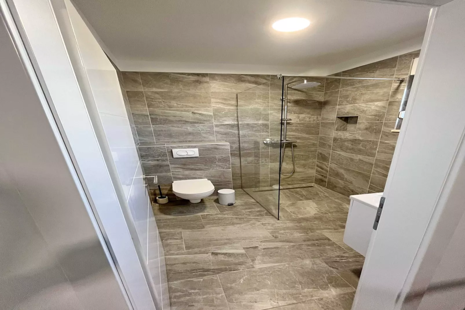 Villa Zuzul - Four Bedroom Villa with Swimming Pool-Badezimmer
