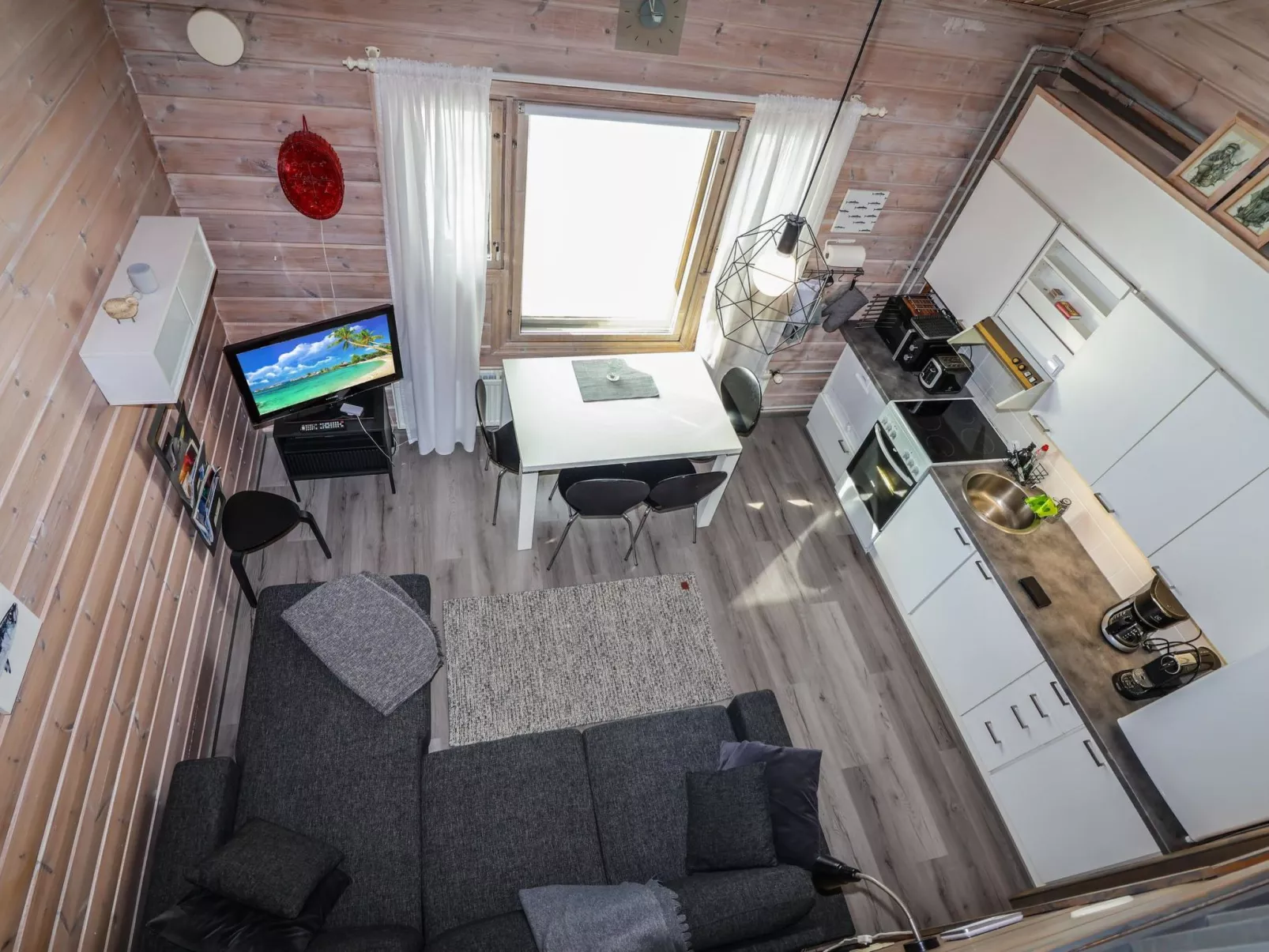 Lähikaltio 330-Inside