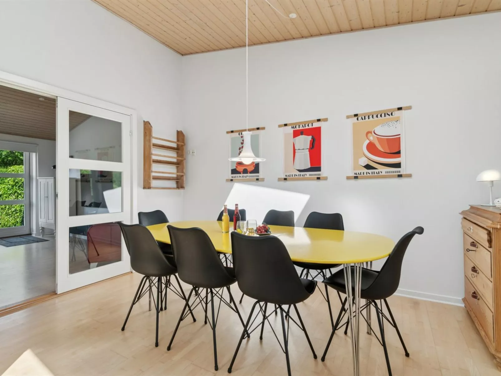 "Dreng" - 250m from the sea-Drinnen