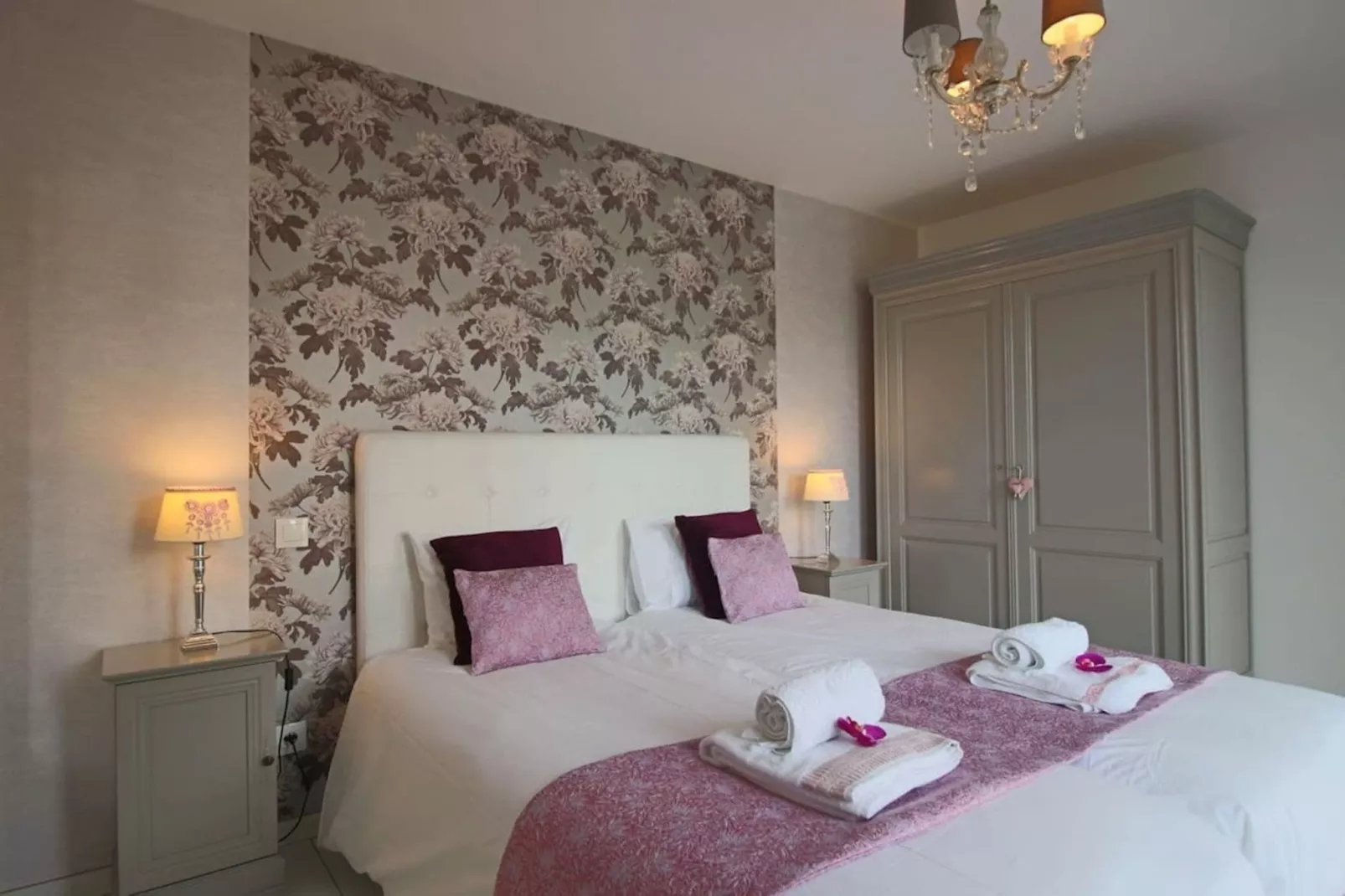 Arnage - Corner - Lodge - Piscine - Rêve au Mans-Bedroom