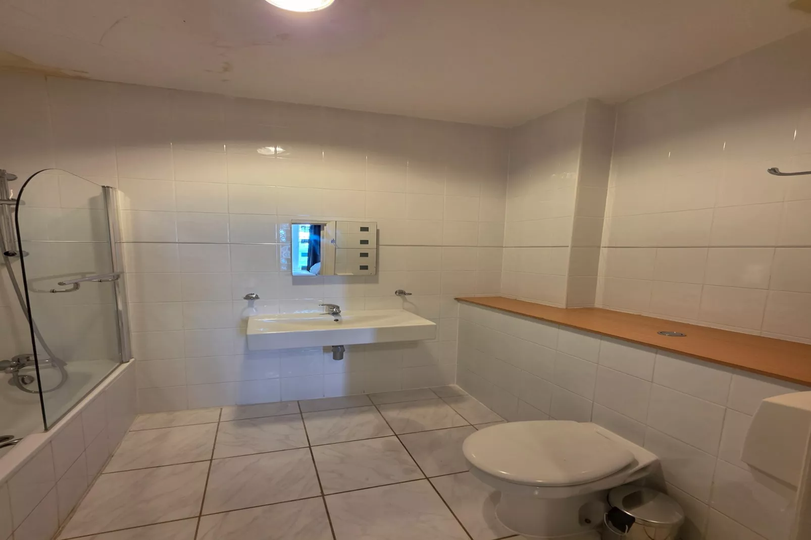 Russel Double Room-Badezimmer
