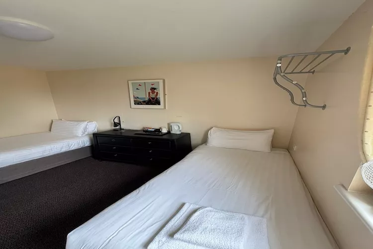 GO2 Gloucester Hotel by OYO  Double Room-Bedroom
