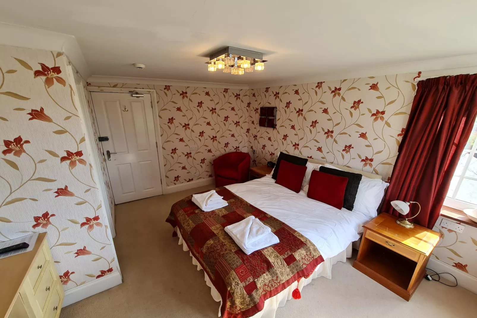Lavendar Double Room-Bedroom