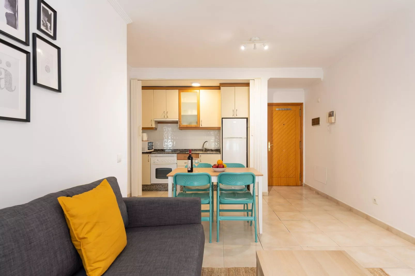 Surf Beach Canteras & Parking By CanariasGetaway-Living room
