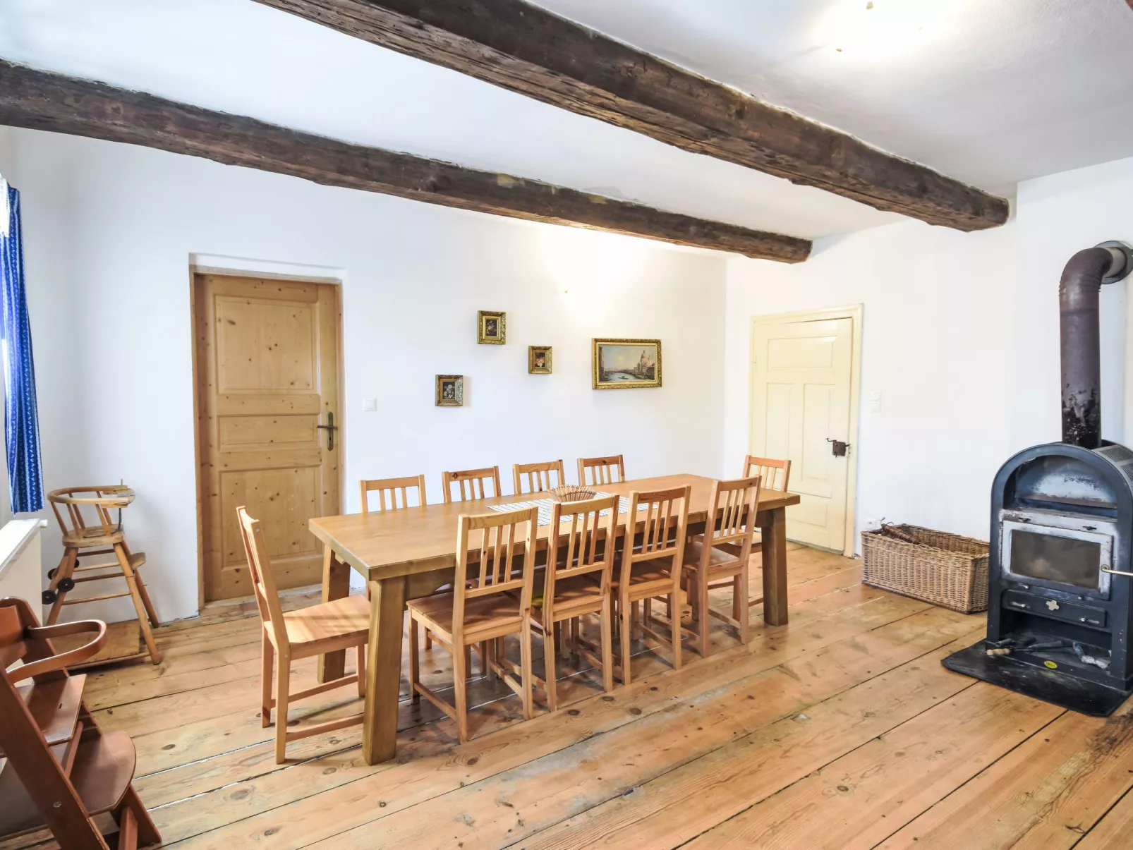 Spacious in Farmhouse-Inside