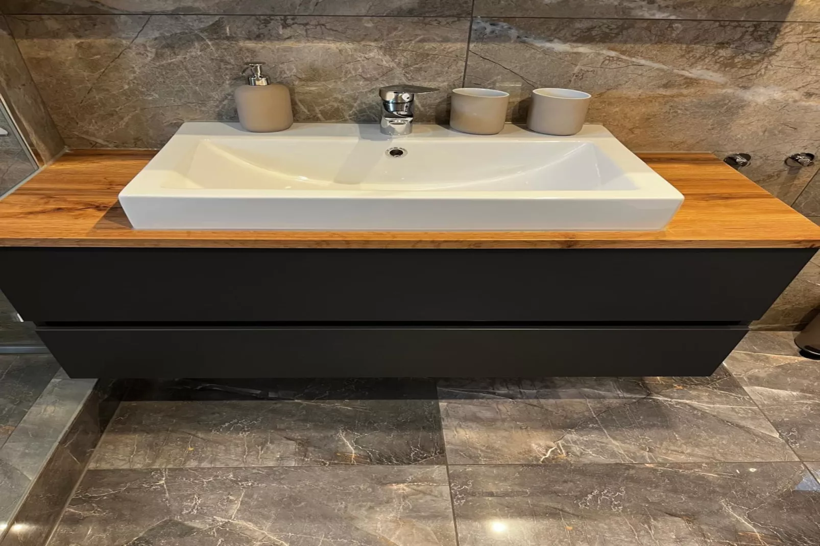 HoLaRi APP-Badezimmer