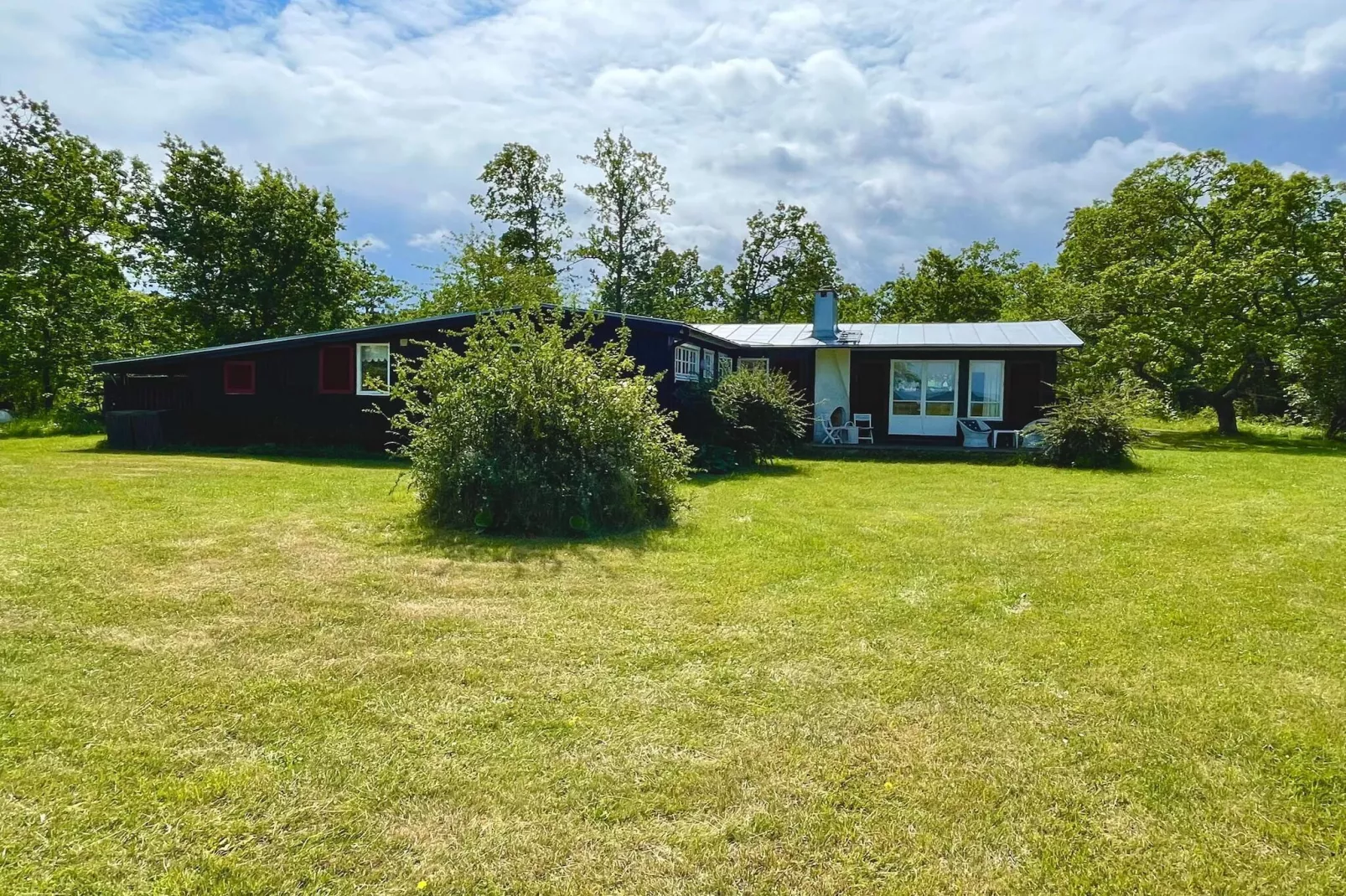 Cozy Seaside Getaway in Grankullavik-Outdoor