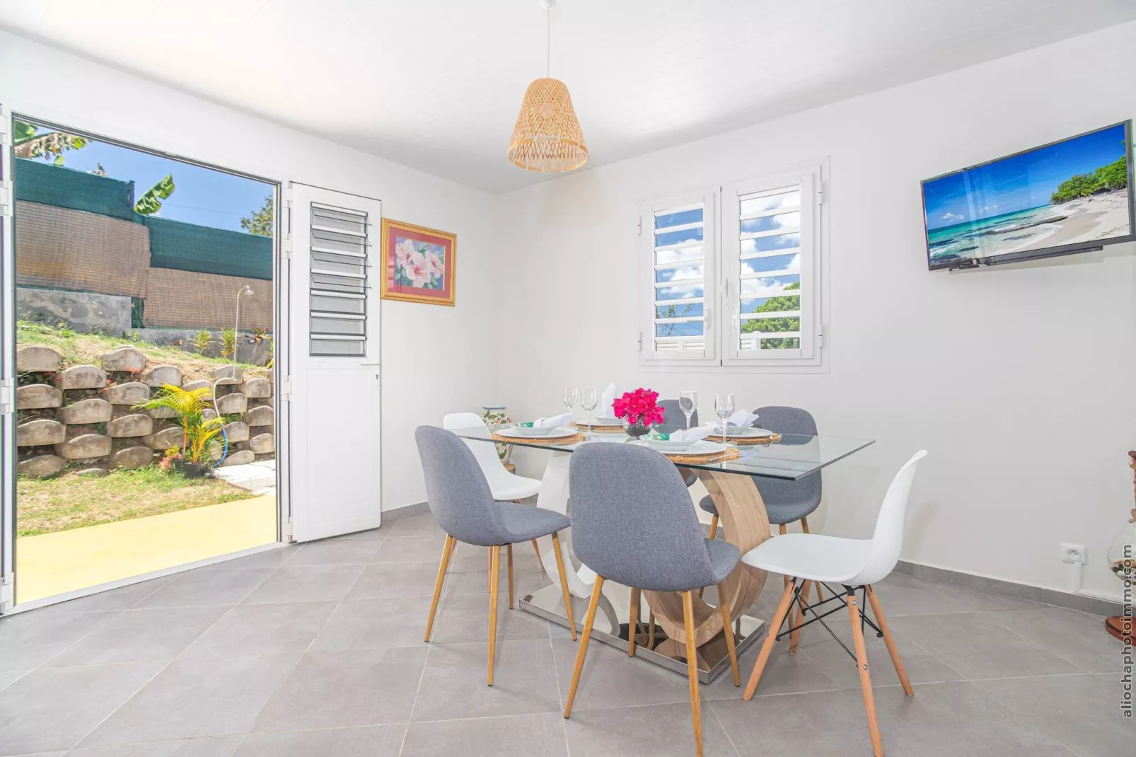 Bungalow Chic : Vue Mer & Montagne (Orange)-Esszimmer