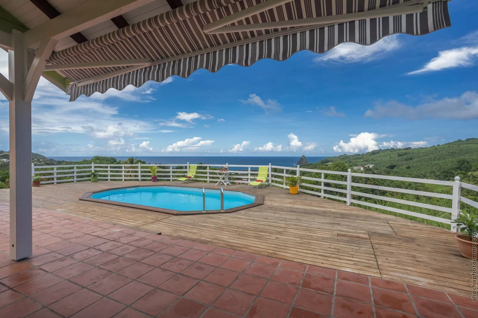 Bungalow avec piscine au cœur de la campagne Vert - Swimming pool