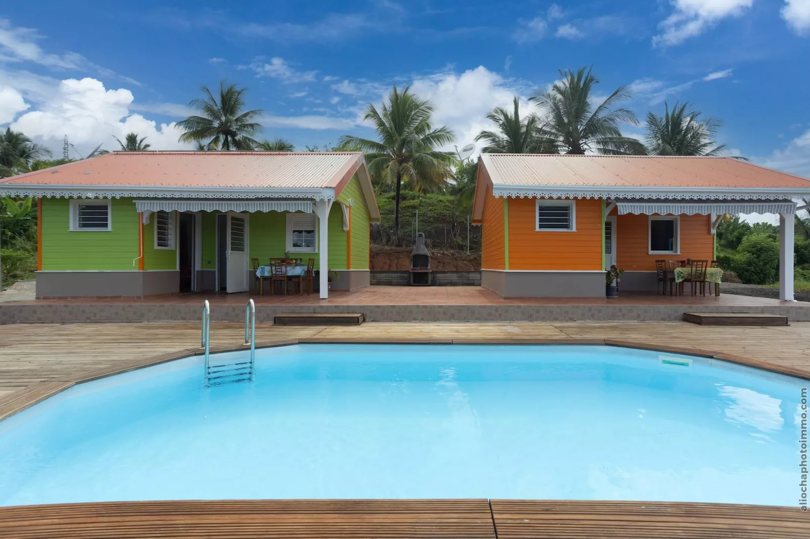 2 Bungalows avec Piscine - Außenbereich Sommer