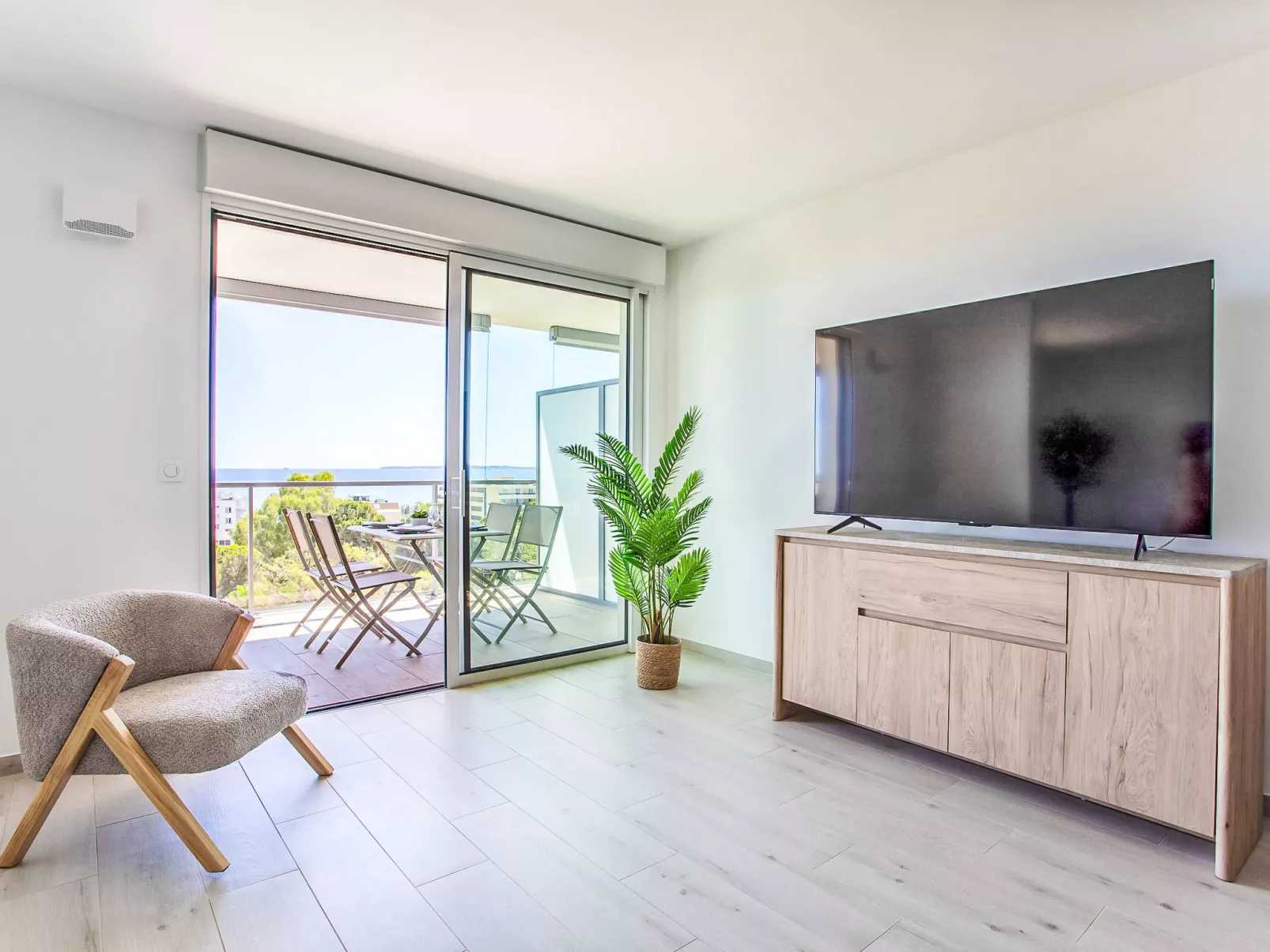 Seaside View-Dedans