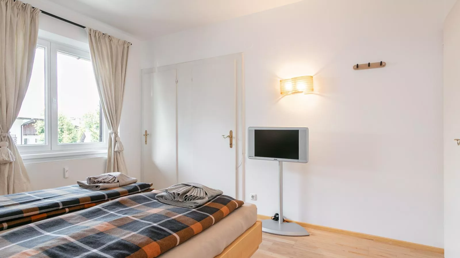 Valerie-Bedroom