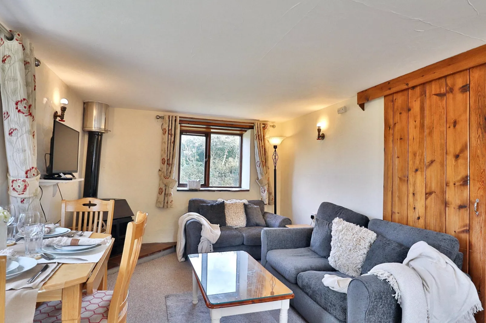 SEASIDE  one bed 2 guest-Salon