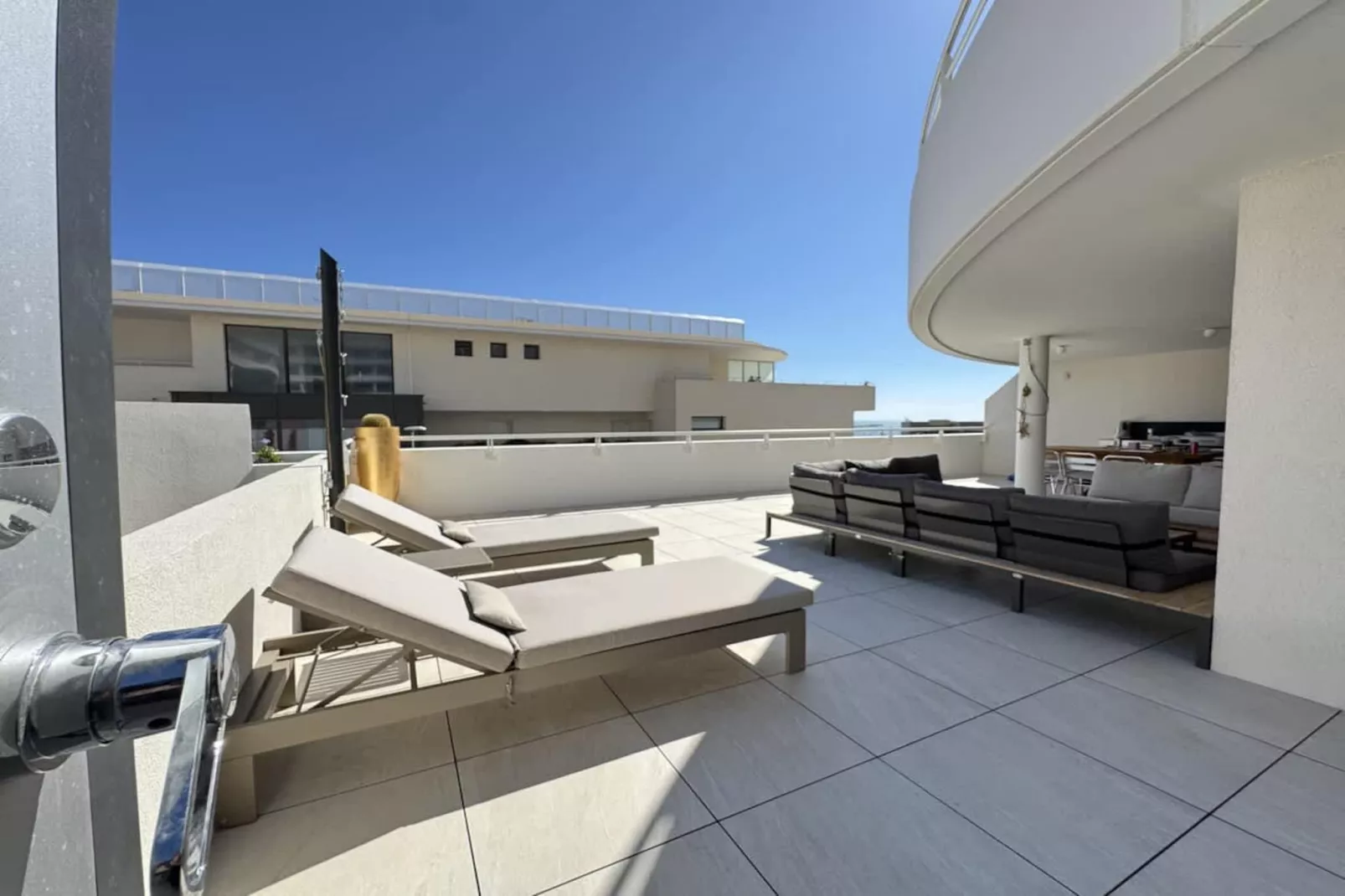 B206-Terrace balcony