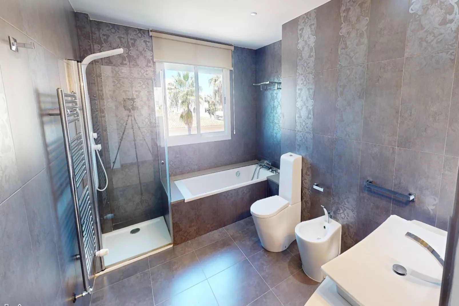 Las Palmeras 3-Bathroom
