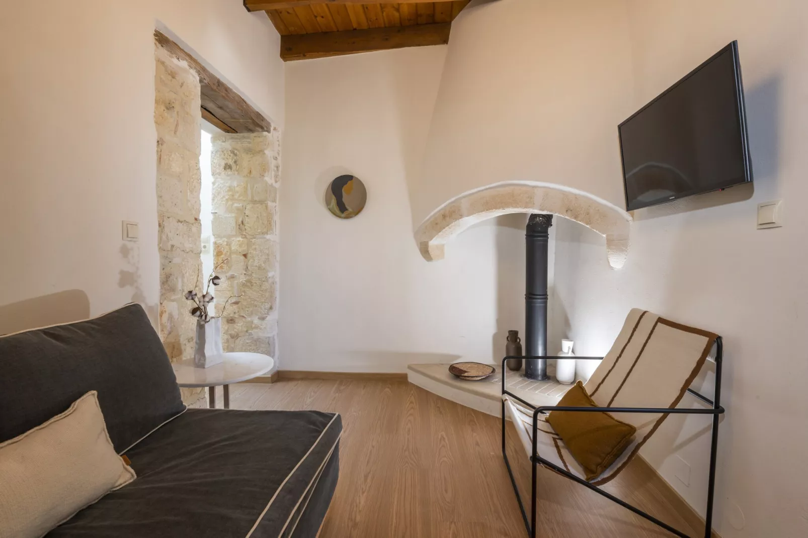 Golden Theros - Village Experience-Living room