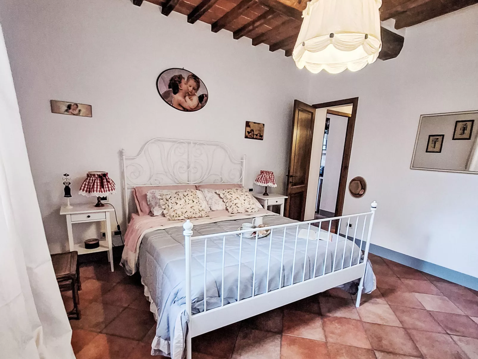 Gaiole Apartament-Inside